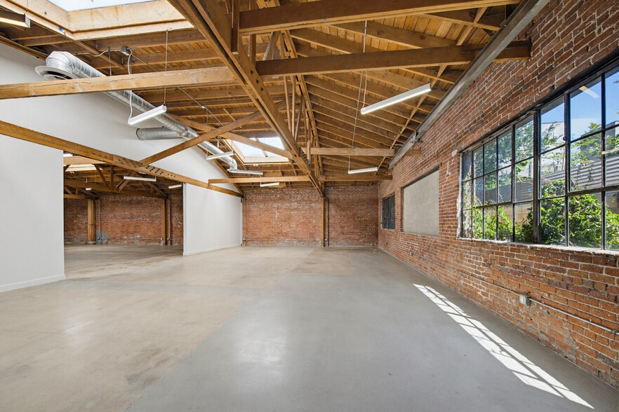 More Photos Of 2210 W Temple St, Los Angeles Showroom For Sale