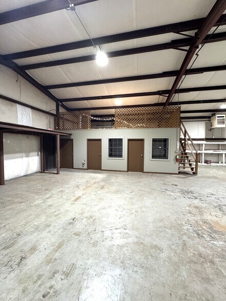 More Photos Of 120 Kansas City Ave, Shreveport Warehouse For Lease