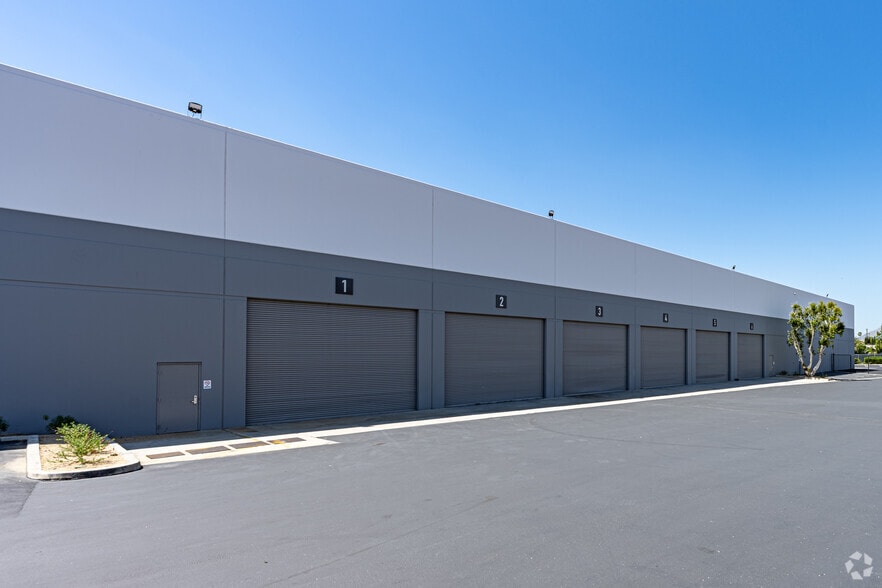 More Photos Of 1175 Aviation Pl, San Fernando Manufacturing For Lease
