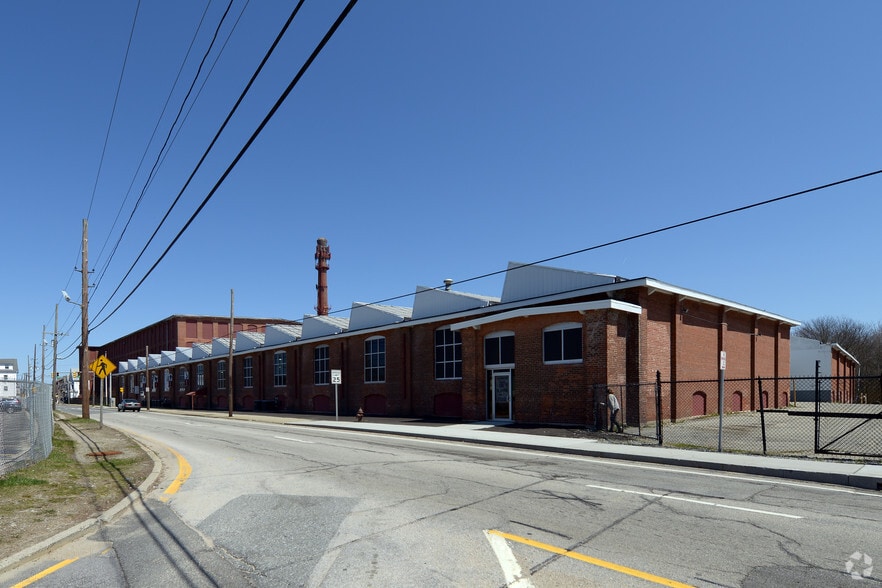More Photos Of 426 Metacom Ave, Warren Manufacturing For Lease