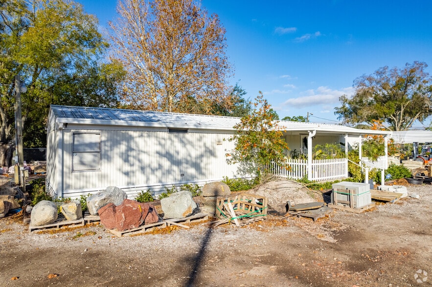 More Photos Of 2027 Gunn Hwy, Odessa Light Distribution For Lease