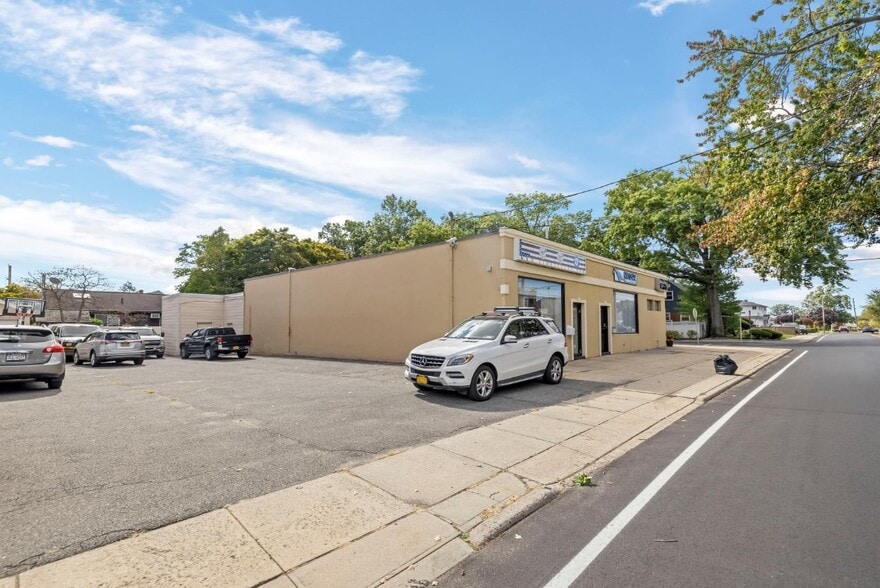 More Photos Of 1097 Tulip Ave, Franklin Square Storefront Retail Office For Lease