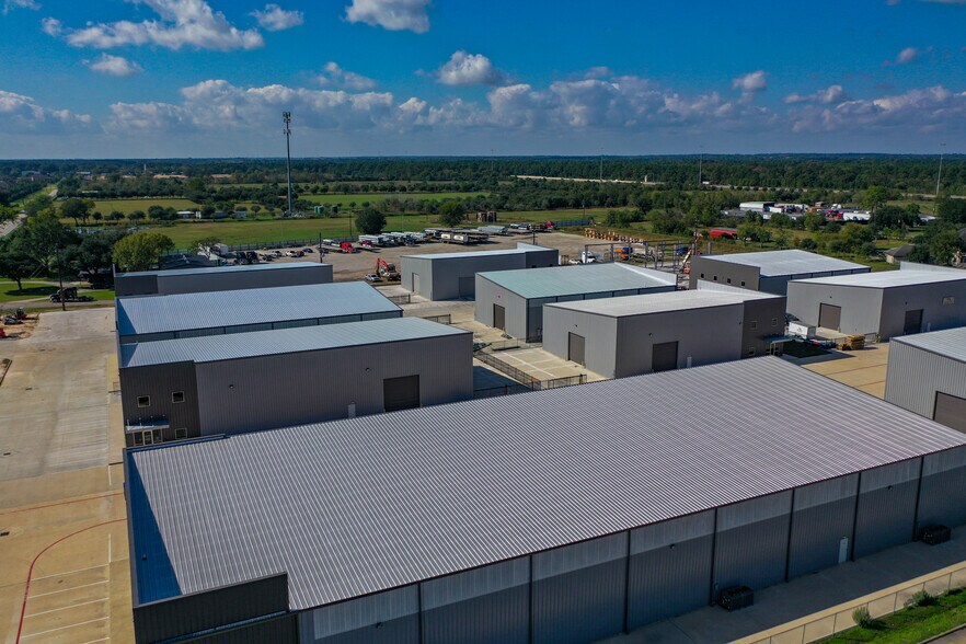 More Photos Of 15040 Boudreaux Rd, Tomball Industrial For Lease