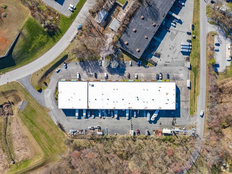 More Photos Of 1615 Robin Cir, Forest Hill Light Distribution For Lease