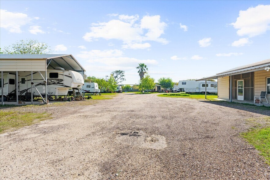 More Photos Of 115 Byers Dr, Port O Connor Trailer Camper Park For Sale