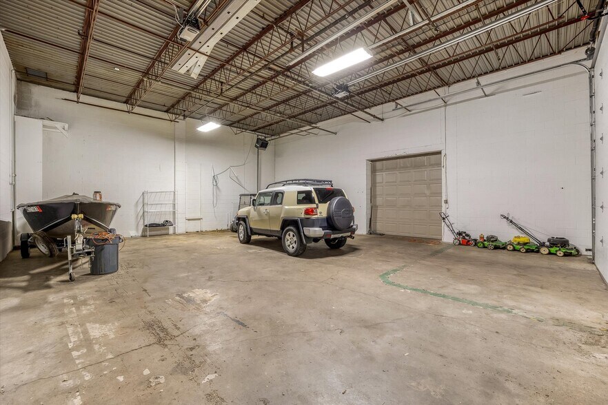 More Photos Of 130-150 Eva St, Saint Paul Warehouse For Sale