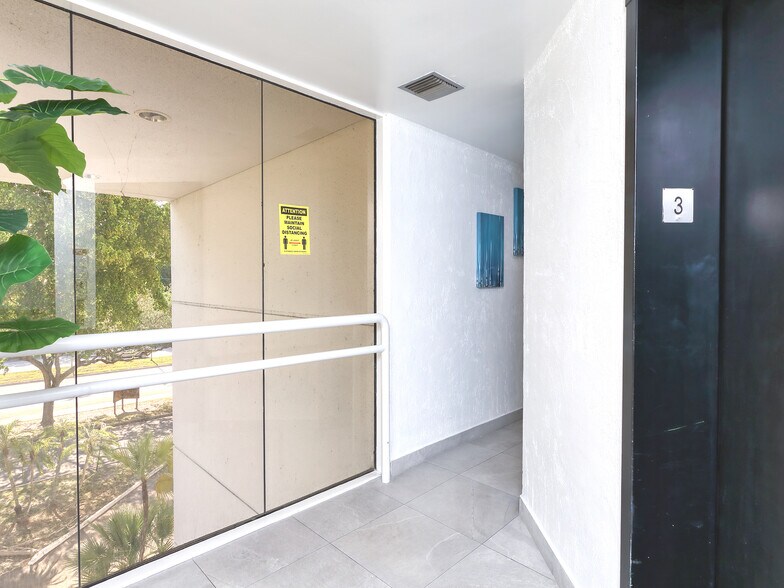 More Photos Of 7880 N University Dr, Tamarac Office Residential For Lease