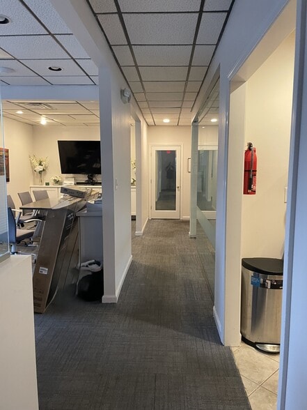 More Photos Of 17 Parker Terrace Ext, Glastonbury Office For Lease