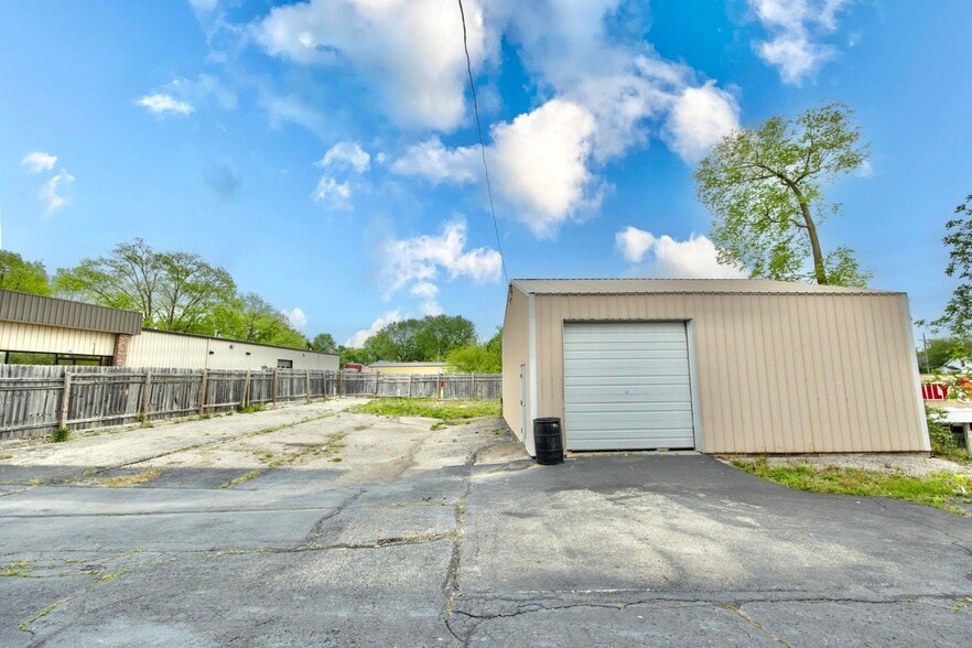 More Photos Of 1030 Wapakoneta Ave, Sidney Freestanding For Sale