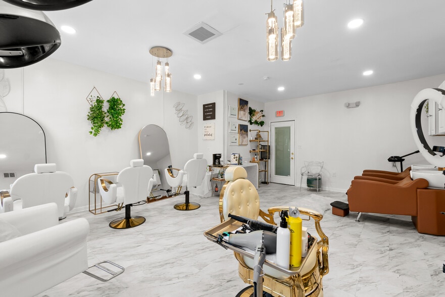 More Photos Of , Washington General Retail For Sale