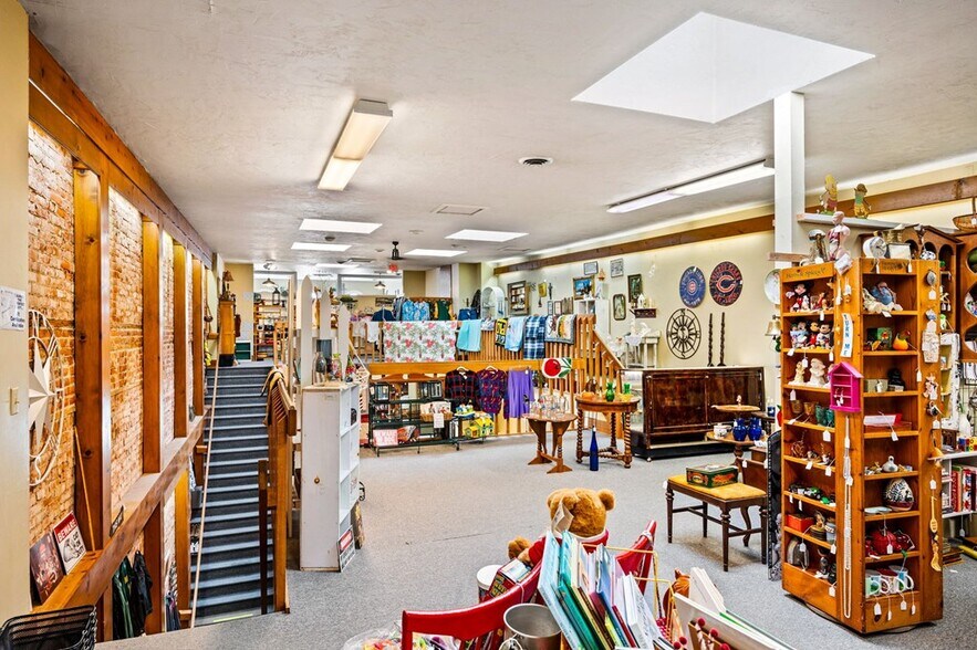 More Photos Of 147 N 3rd Ave, Sturgeon Bay Restaurant For Sale