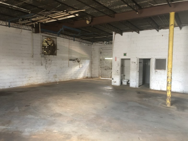 More Photos Of 1139 E 3rd St, Jackson Warehouse For Lease