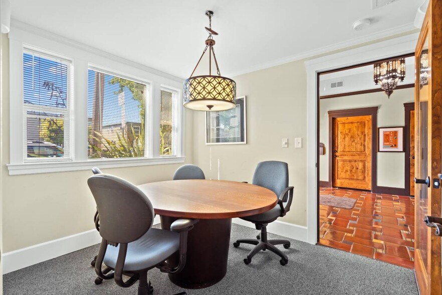More Photos Of 5666 Telegraph Ave, Oakland Office For Lease