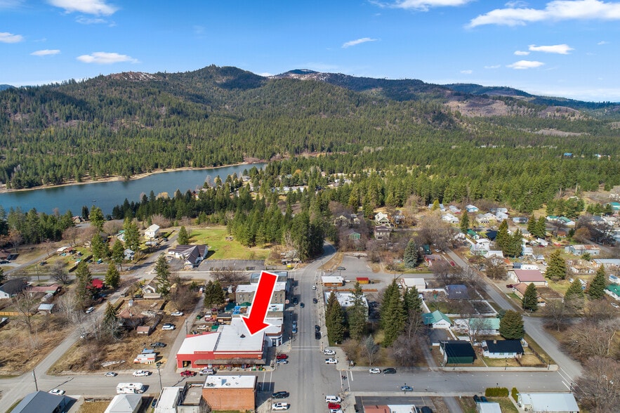 More Photos Of 6210 W Maine St, Spirit Lake Freestanding For Lease