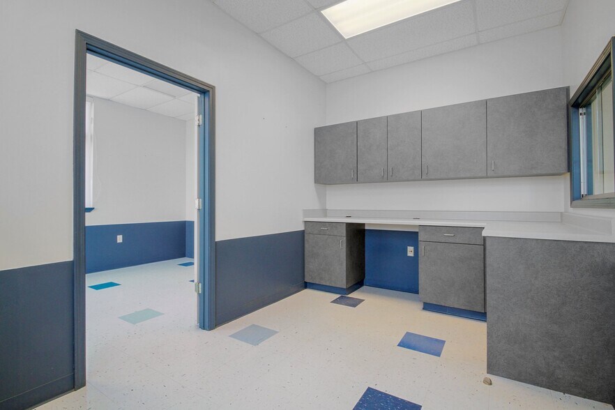 More Photos Of 3100 Independence Sq, West Plains Medical For Lease