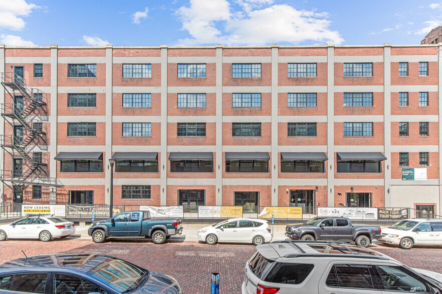 More Photos Of 300 N 6th Ave, Minneapolis Warehouse For Lease