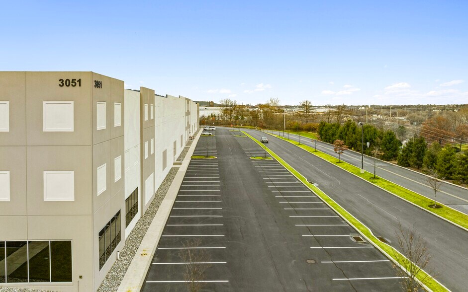 More Photos Of 3051 Commerce Center Blvd, Bethlehem Warehouse For Lease