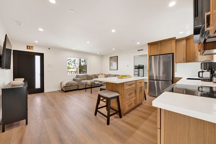 More Photos Of 7410 Denny Ave, Sun Valley Healthcare For Sale