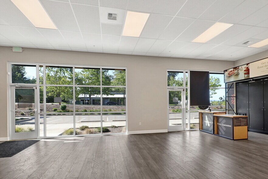 More Photos Of 145 E Stuart Rd, Bellingham Storefront Retail Office For Lease