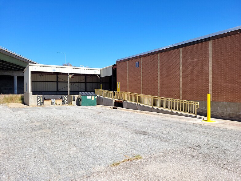 More Photos Of 1 S Lorraine St, Hutchinson Light Manufacturing For Sale