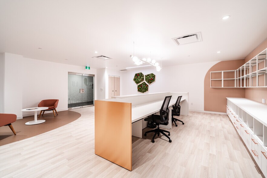 More Photos Of 8000 Boul Décarie, Montréal Office For Lease