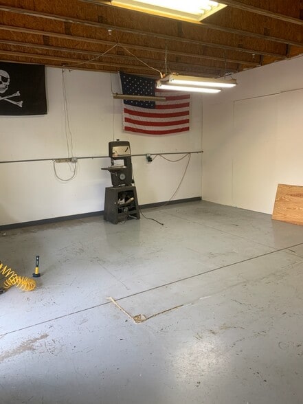 More Photos Of 1090 Knight's Trail Rd, North Venice Light Distribution For Sale