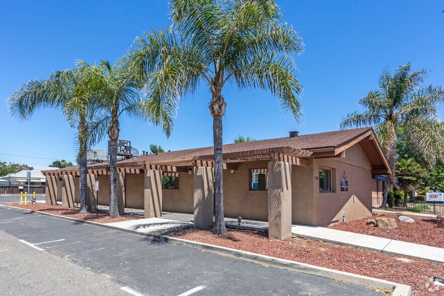 Primary Photo Of 740 N Irwin St, Hanford Medical For Lease