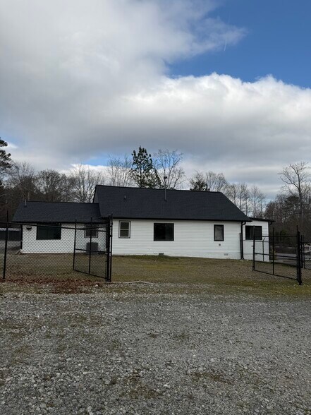 More Photos Of 2719 Huff Dr, Lawrenceville Office For Lease