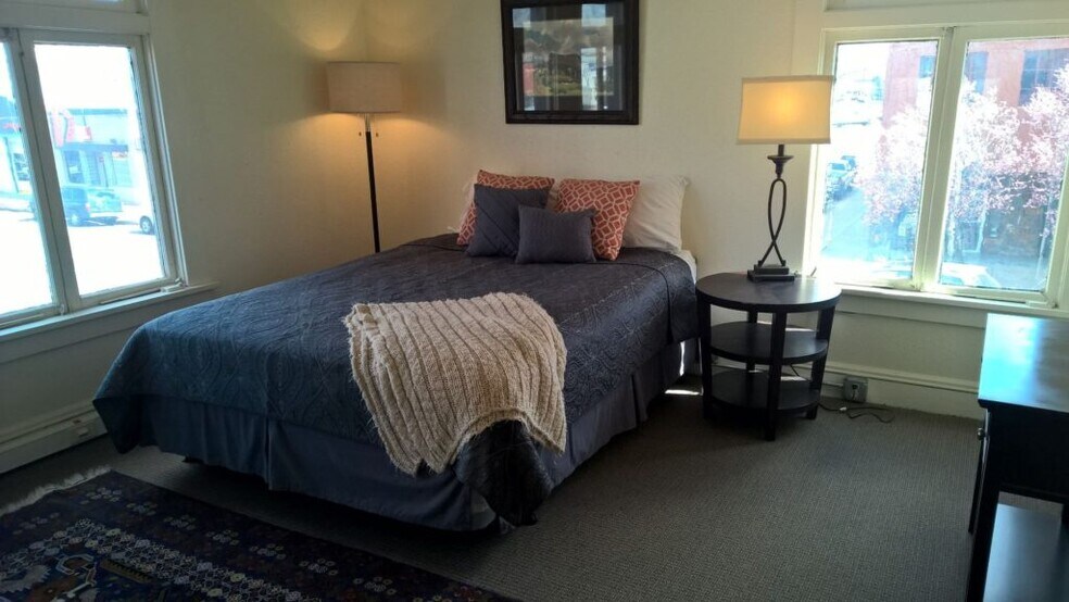 More Photos Of 395 N Main St, Prineville Storefront Retail Residential For Sale