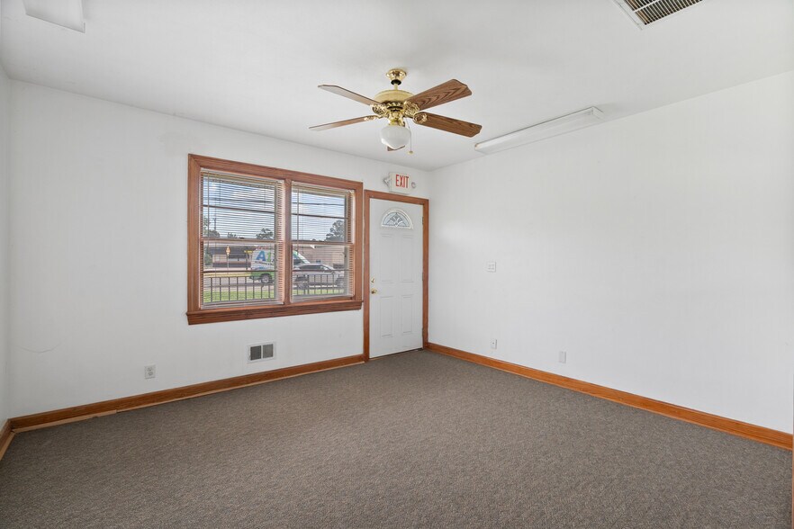 More Photos Of 6041 Indian River Rd, Virginia Beach Office Residential For Sale