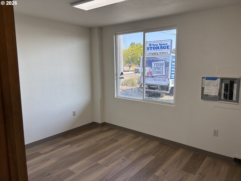 More Photos Of 1466 NE Lafayette Ave, McMinnville Flex For Lease