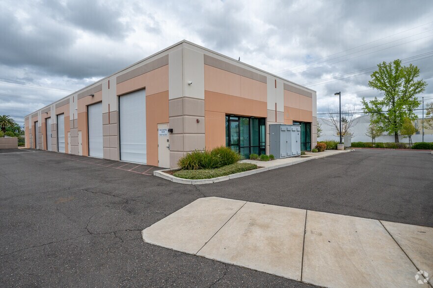 More Photos Of 3718 Happy Ln, Sacramento Unknown For Lease