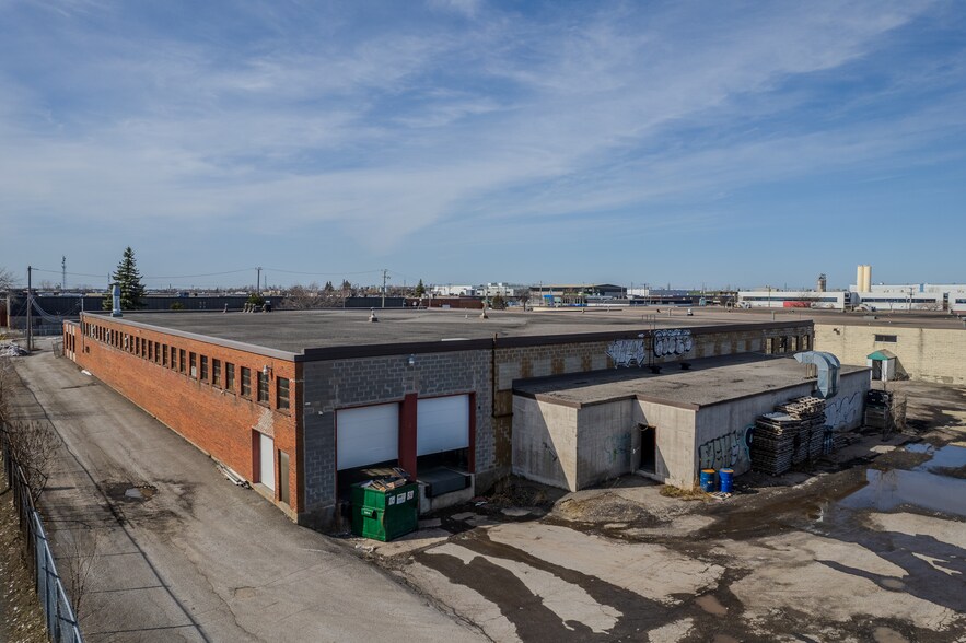 More Photos Of 8600 Pl Upton, Montréal Warehouse For Sale