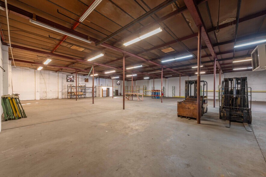 More Photos Of 1839 Ionia St, Jacksonville Warehouse For Lease