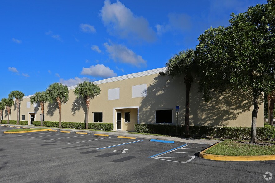 Primary Photo Of 440 Tall Pines Rd, West Palm Beach Warehouse For Lease