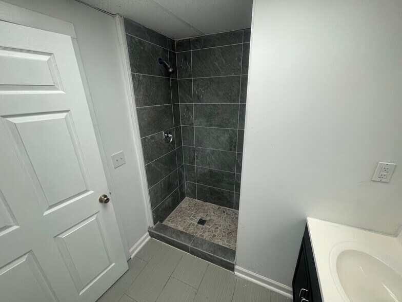 More Photos Of 1165 Cassat Ave, Jacksonville Auto Dealership For Lease