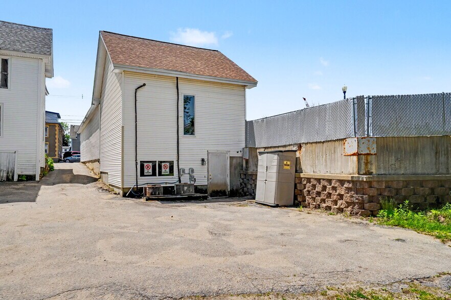 More Photos Of 11 Turnpike St, Jaffrey Freestanding For Sale