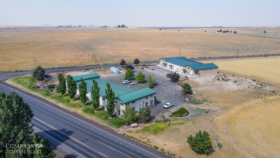 More Photos Of 35 Cherry Ln, Madras Warehouse For Lease