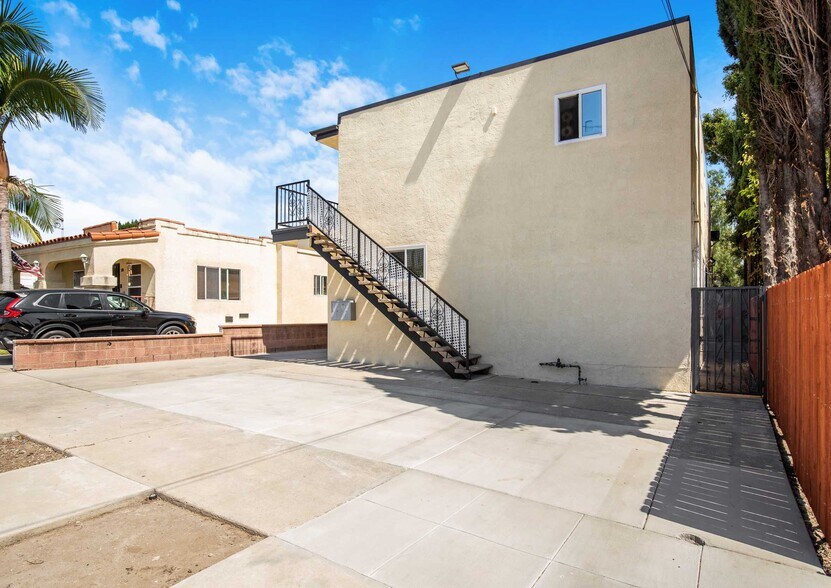 More Photos Of 564 W MacArthur Ave, San Pedro Apartments For Sale