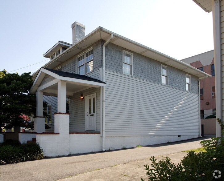 More Photos Of 205-207 N Poplar St, Winston-Salem Office For Sale