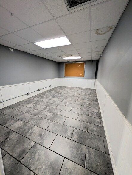 More Photos Of 608 E Booth Rd, Searcy Light Manufacturing For Lease