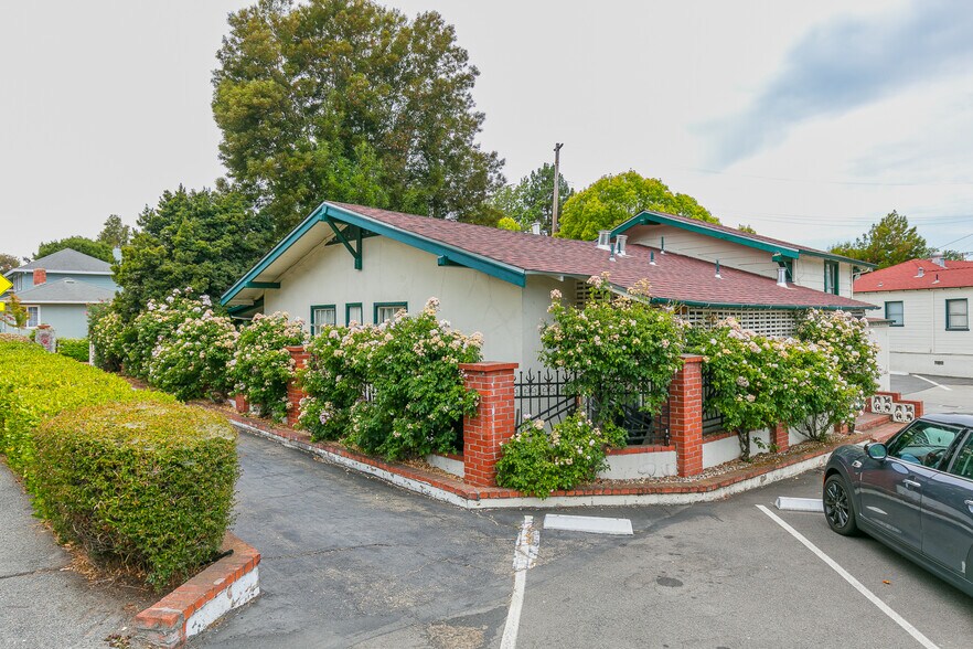 More Photos Of 405 N San Pedro Rd, San Rafael Restaurant For Sale