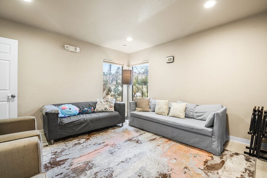 More Photos Of 14235 Blanco Rd, San Antonio Office For Sale