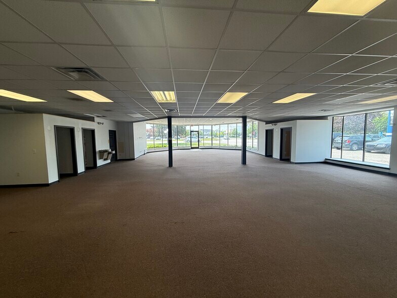 More Photos Of 49550-49560 Van Dyke Rd, Shelby Township Freestanding For Lease