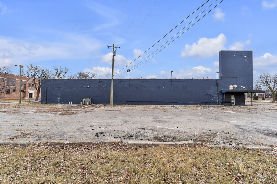 More Photos Of 12021 Harper Ave, Detroit Supermarket For Sale