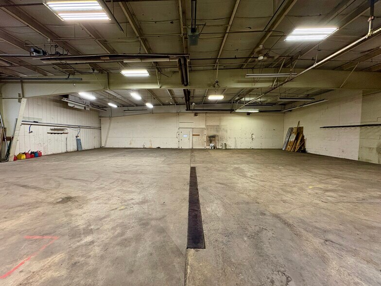 More Photos Of 2525 W Market St, Tiffin Freestanding For Lease
