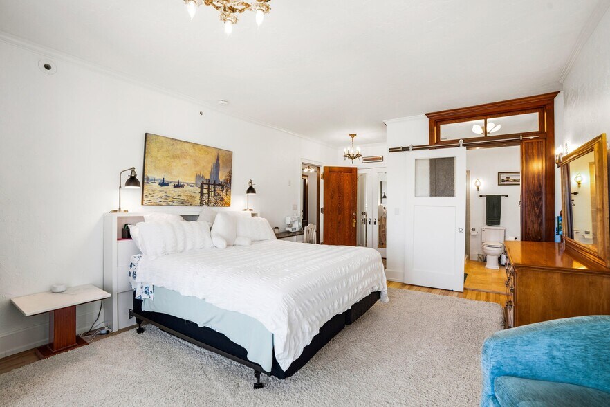 More Photos Of 90 S Main St, Hartford Hospitality For Sale