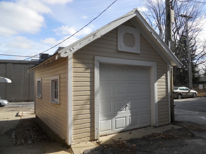 More Photos Of 115 S Main St, Vassar Office Residential For Lease