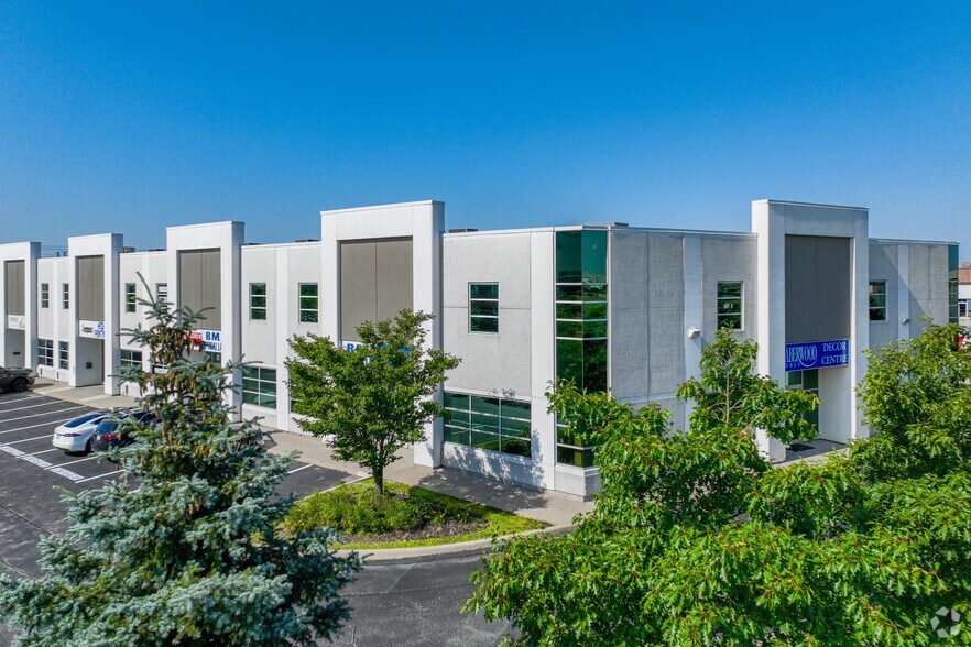 More Photos Of 40 Snidercroft Rd, Concord Flex For Sale