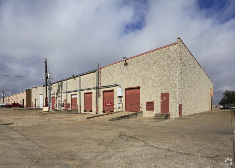 More Photos Of 4003 Greenbriar Dr, Stafford Warehouse For Lease